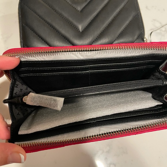 DKNY Vela LG zip around wallets NEW - Picture 2 of 10